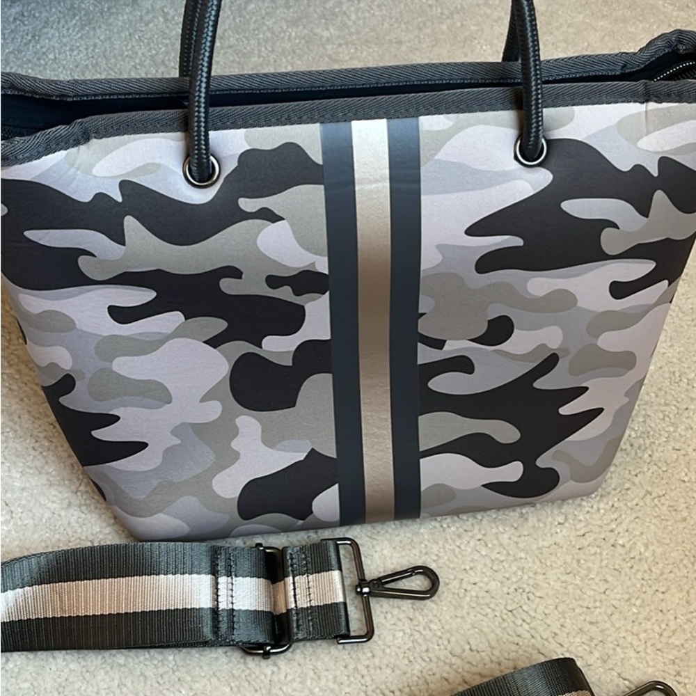Haute shire Ladies Handbag with sling